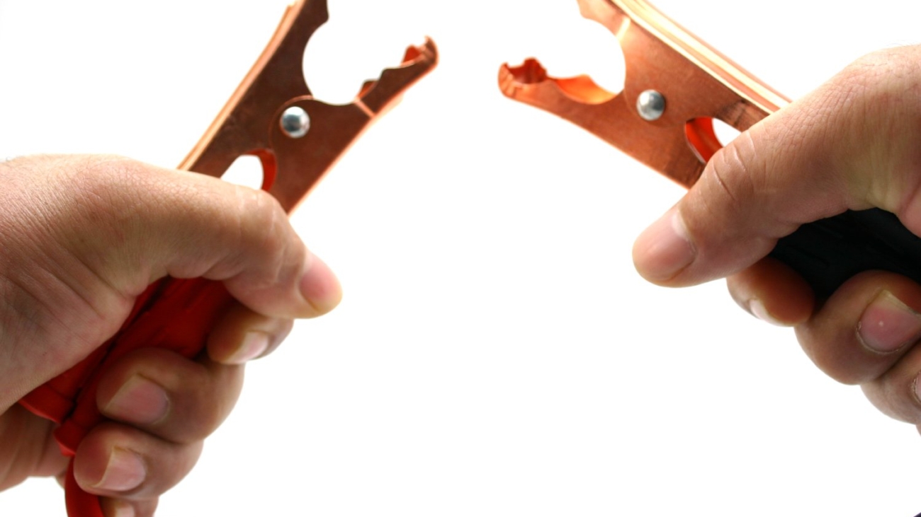 stockvault-jumper-cables-and-hand119801